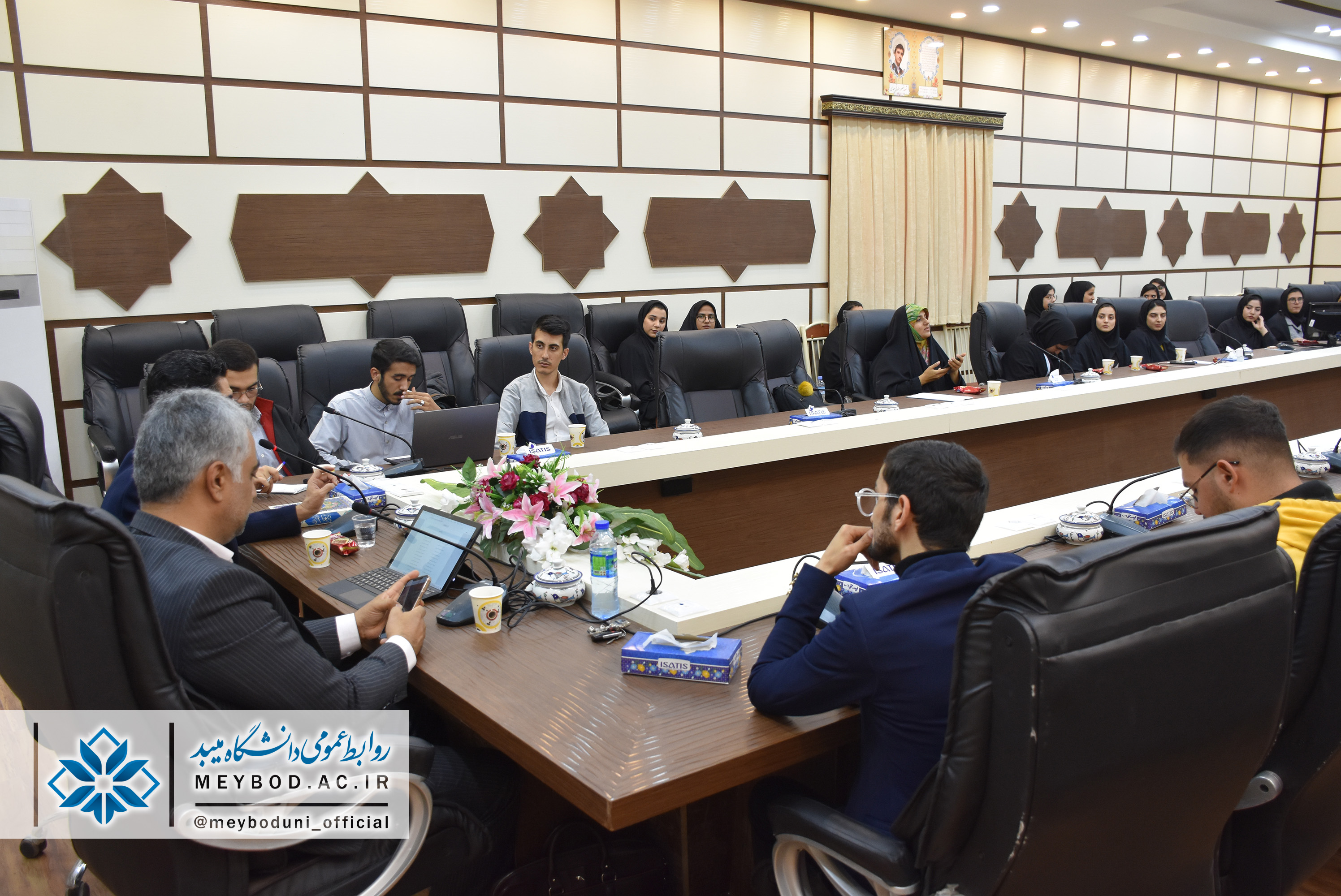 اولین جلسه «محفل ادبی دانشجویی» برگزار شد