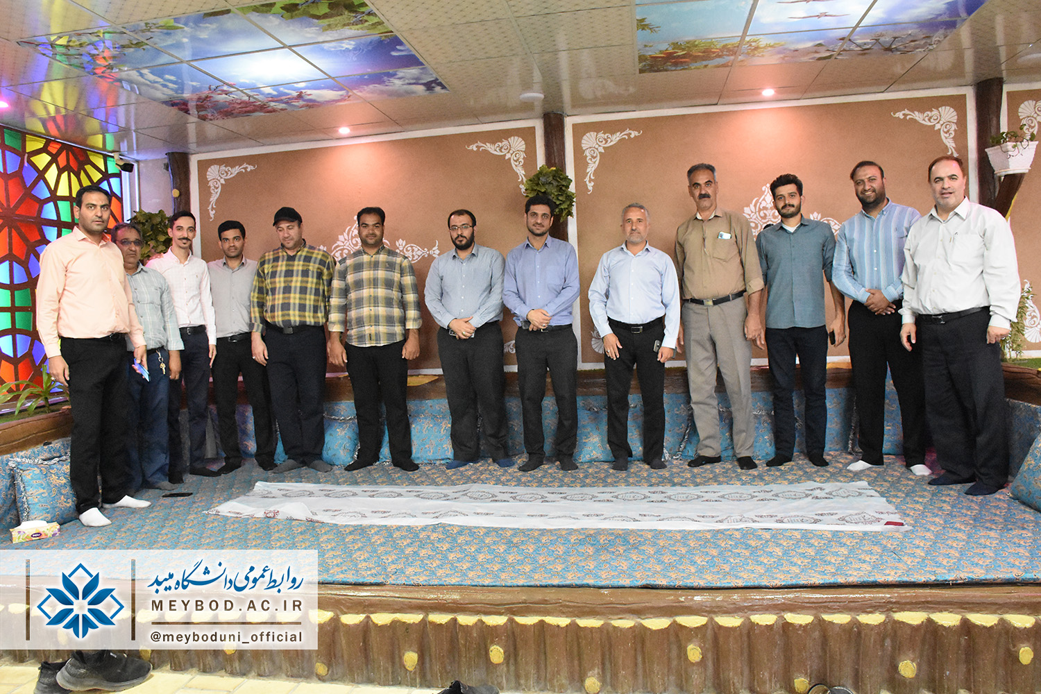 گزارش تصویری از دورهمی صمیمانه کارمندان دانشگاه با رئیس و مدیران دانشگاه میبد به مناسبت روز کارمند
